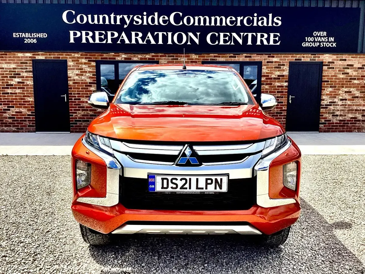 Used Mitsubishi L200 150 HP (110 kW) 2021 Orange Pickup