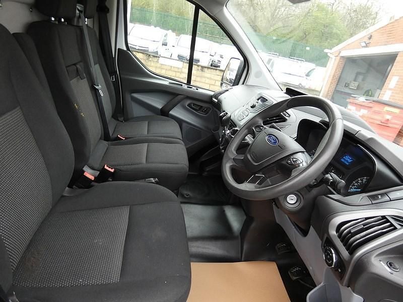 Used Ford Transit Custom 105 HP (77 kW) 2017 White Van