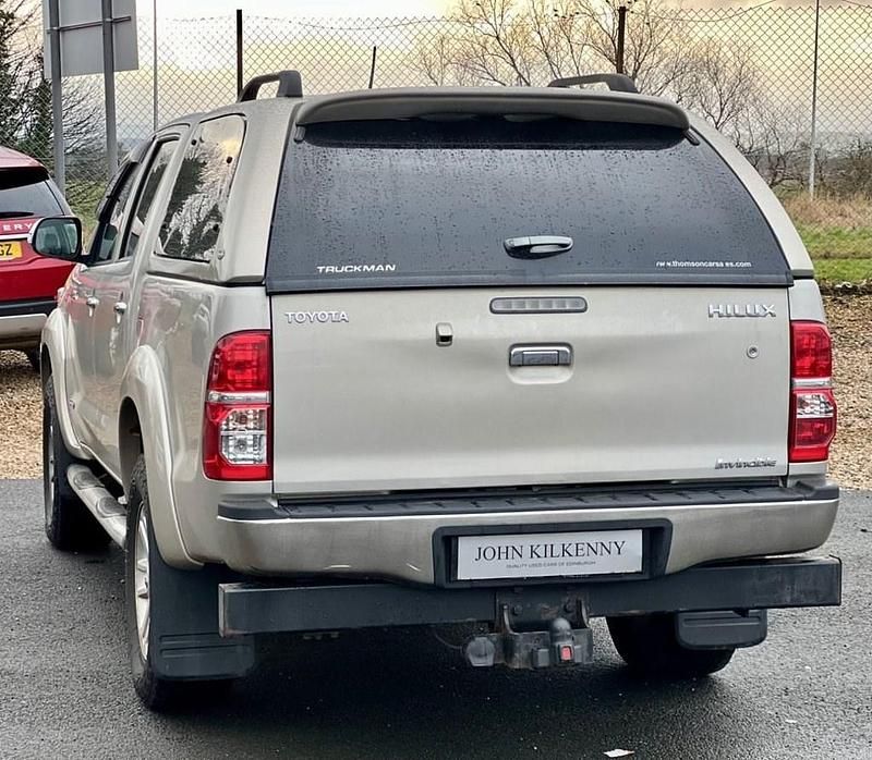 Used Toyota HiLux 171 HP (125 kW) 2014 Gold Pickup