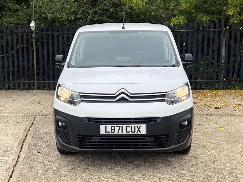 Used Citroën Berlingo 100 HP (73 kW) 2021 White MPV