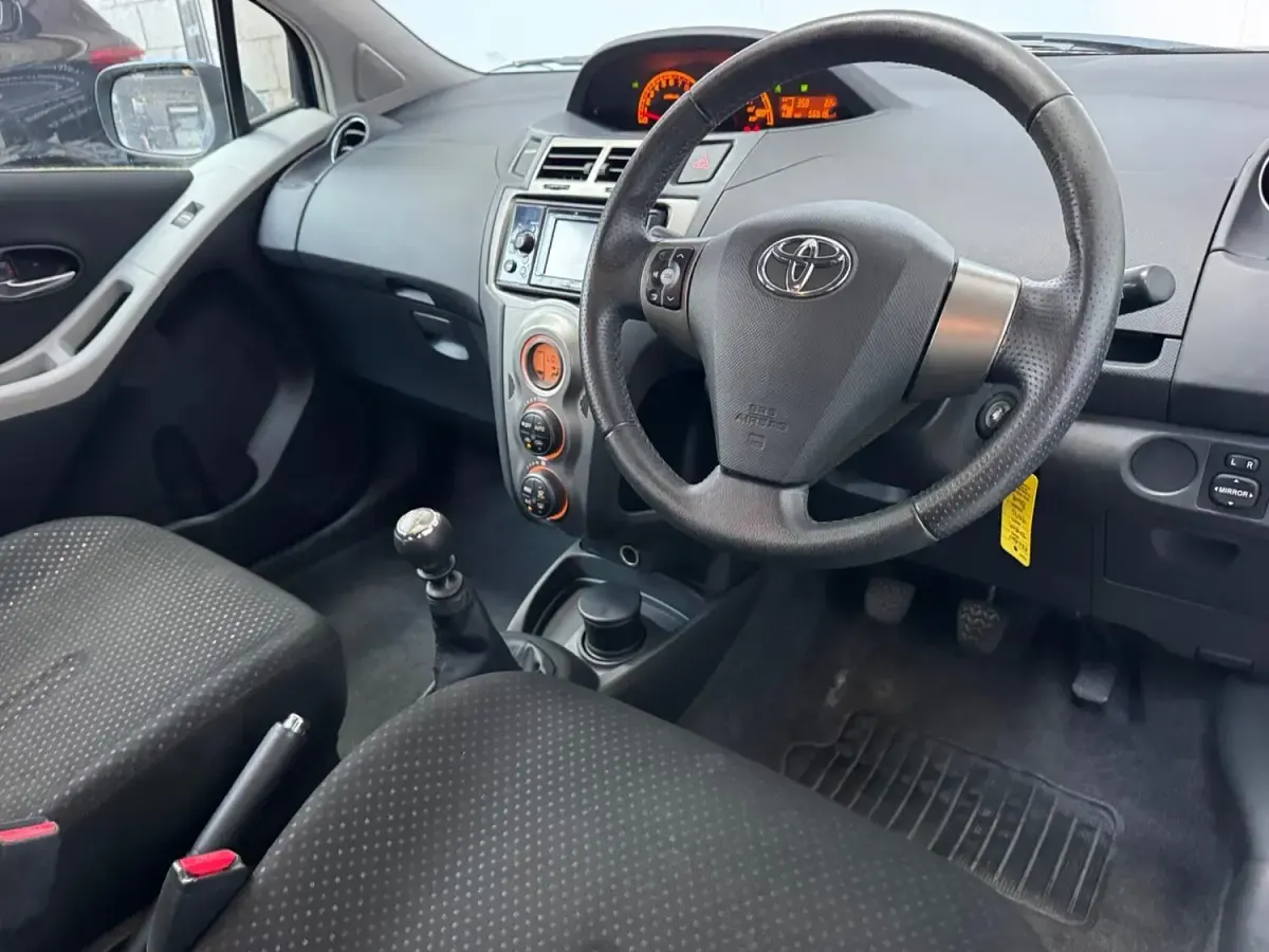Used Toyota Yaris 2011 Blue Hatchback