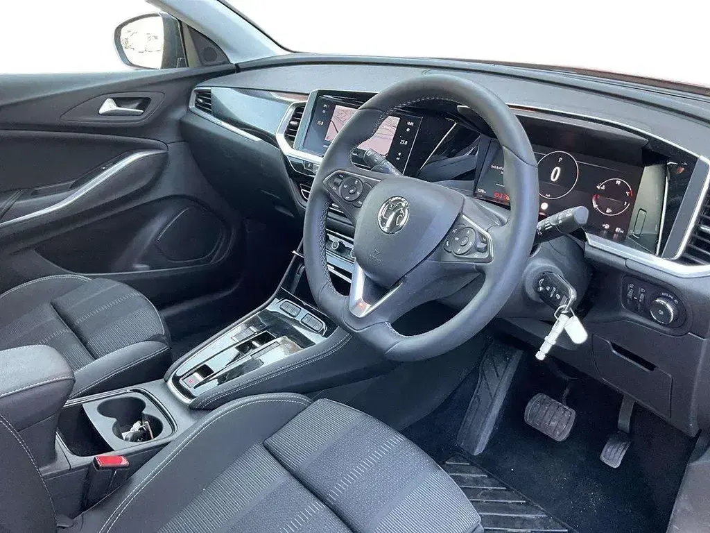 Usado Vauxhall Grandland X 134 HP (98 kW) 2024 Vermelho SUV