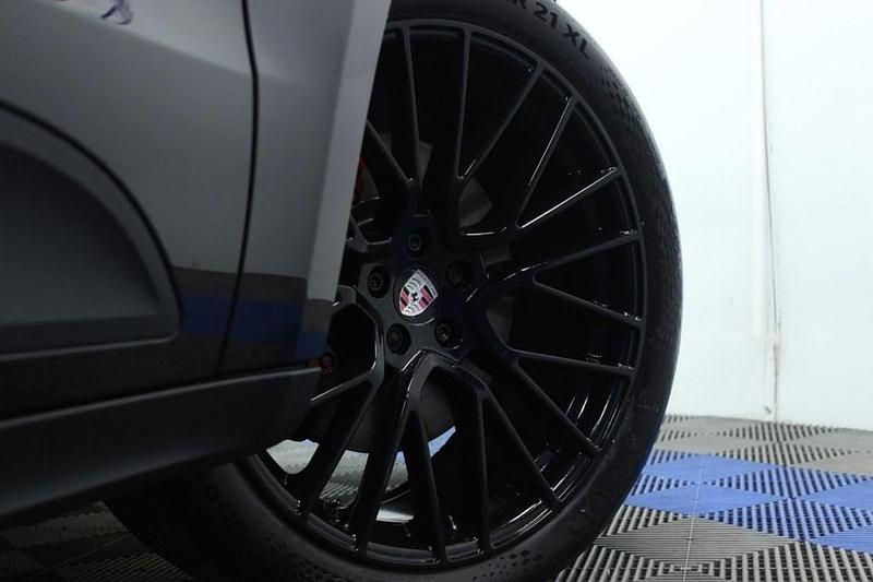 Used Porsche Macan 354 HP (260 kW) 2019 Black SUV