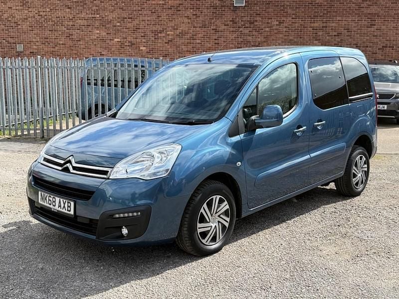 Usado Citroën Berlingo Feel 100 HP (73 kW) 2019 Azul Monovolume