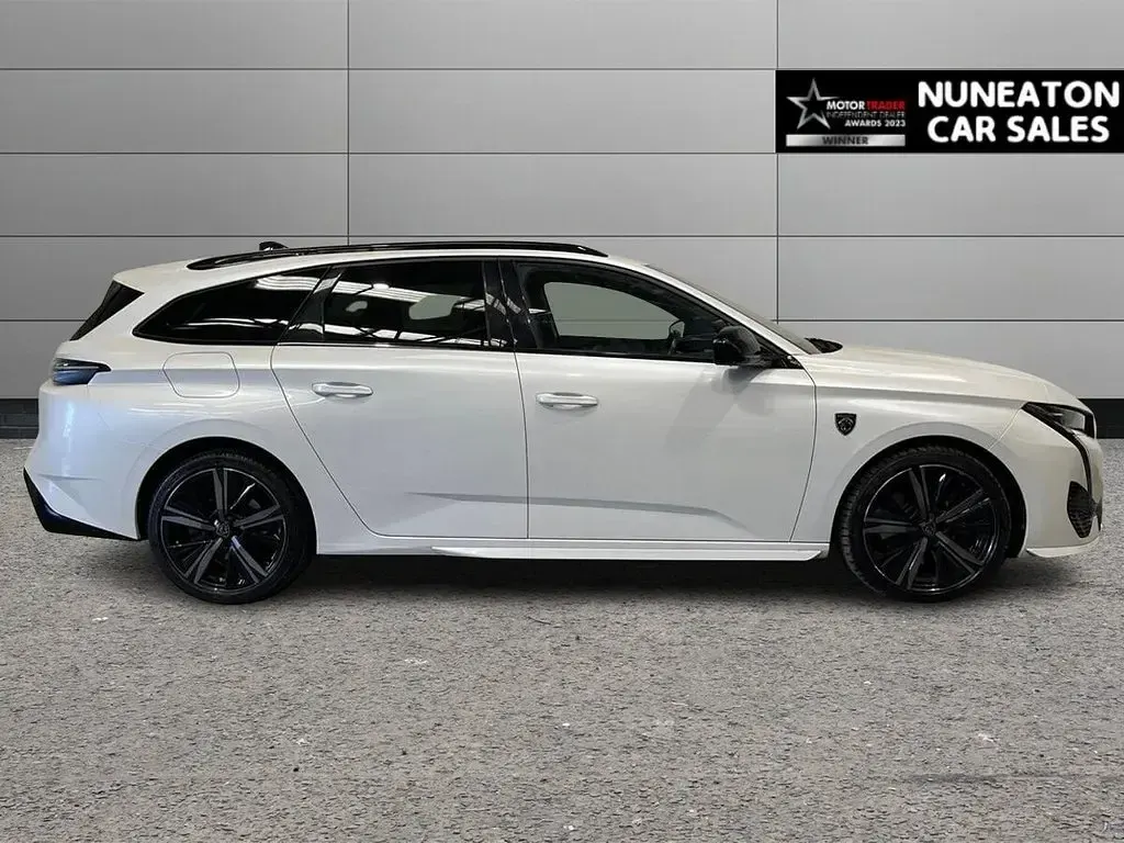 Used Peugeot 308 SW Premium 2022 White Estate
