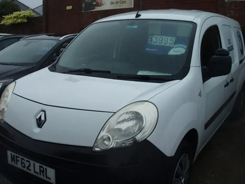 Used Renault Kangoo 90 HP (66 kW) 2012 White MPV