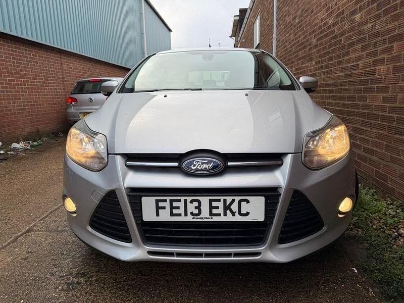 Used Ford Focus Zetec 2013 Silver Hatchback