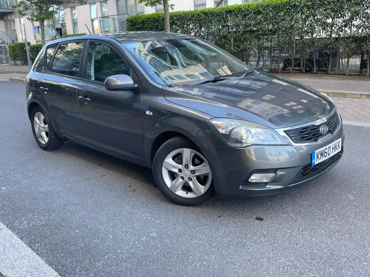 Usado Kia Ceed 2010 Cinzento Citadino