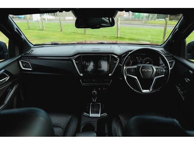 Used Isuzu D-Max 163 HP (119 kW) 2023 Red Pickup