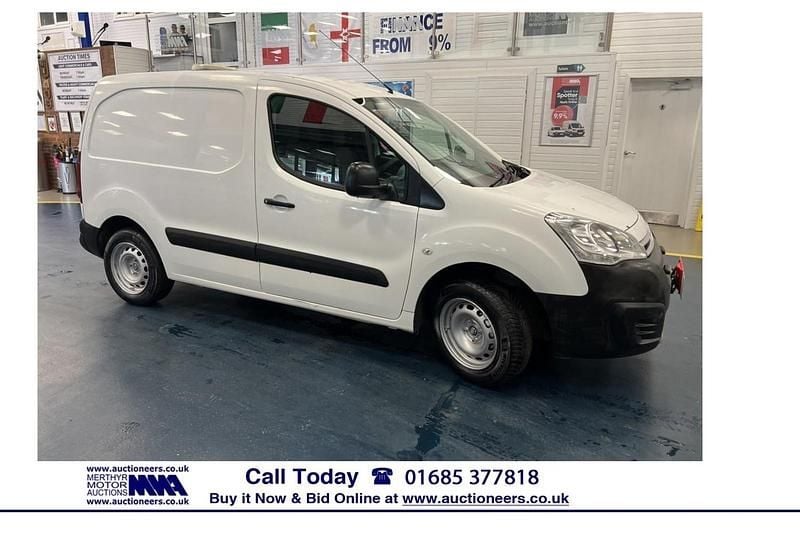 White Used 2016 Citroën Berlingo XTR MPV | £2,700 (Good price) - Image 1/4