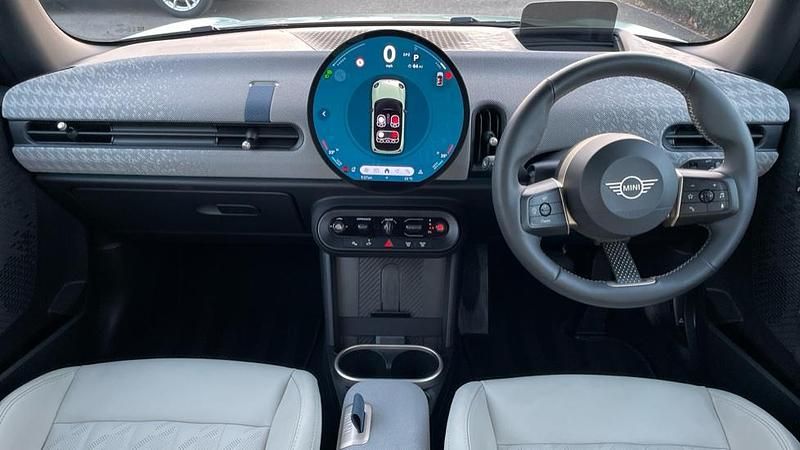 Used Mini Cooper Hatch 156 HP (114 kW) 2024 Green Hatchback