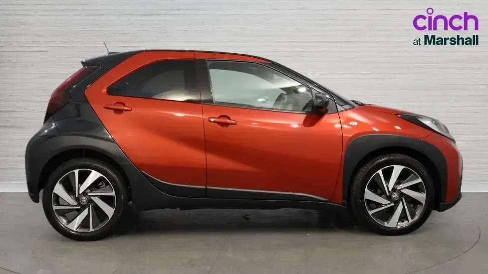 Used Toyota Aygo X 72 HP (52 kW) 2022 Red SUV