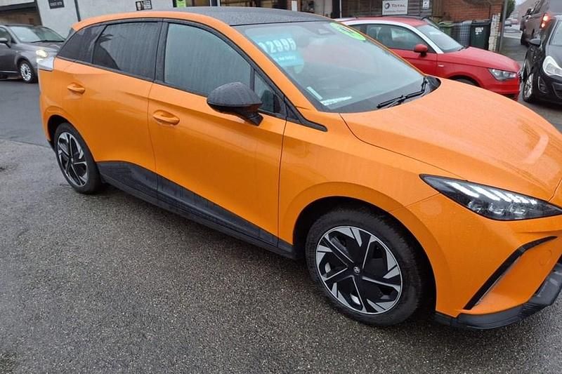Used MG MG4 EV Trophy 319 kW (435 HP) 2023 Orange Hatchback