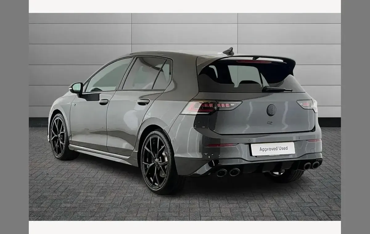 Novo VW Golf VIII Black Edition 333 HP (244 kW) 2026 Cinzento Citadino