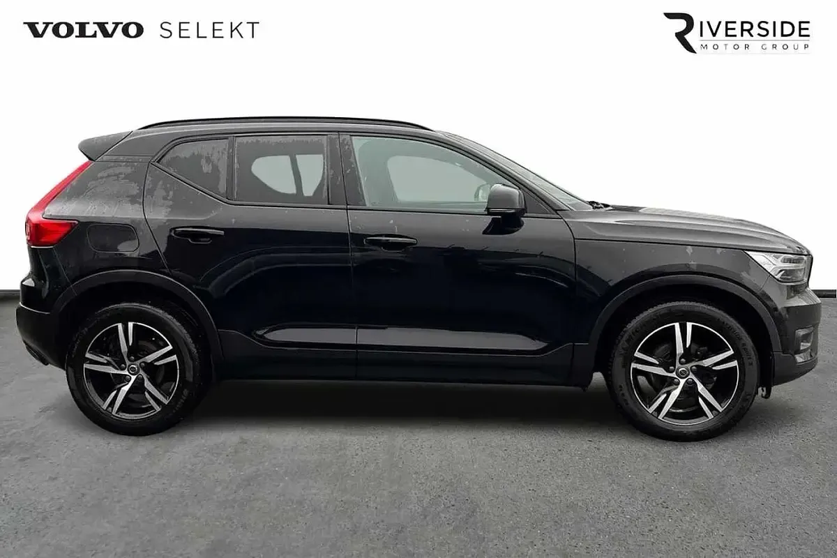 Used Volvo XC40 R-Design 163 HP (119 kW) 2021 Onyx black SUV