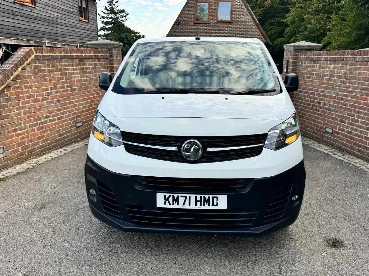 Used Vauxhall Vivaro 145 HP (106 kW) 2021 White MPV