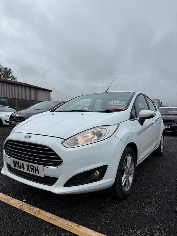 Used Ford Fiesta Zetec 2014 White Hatchback
