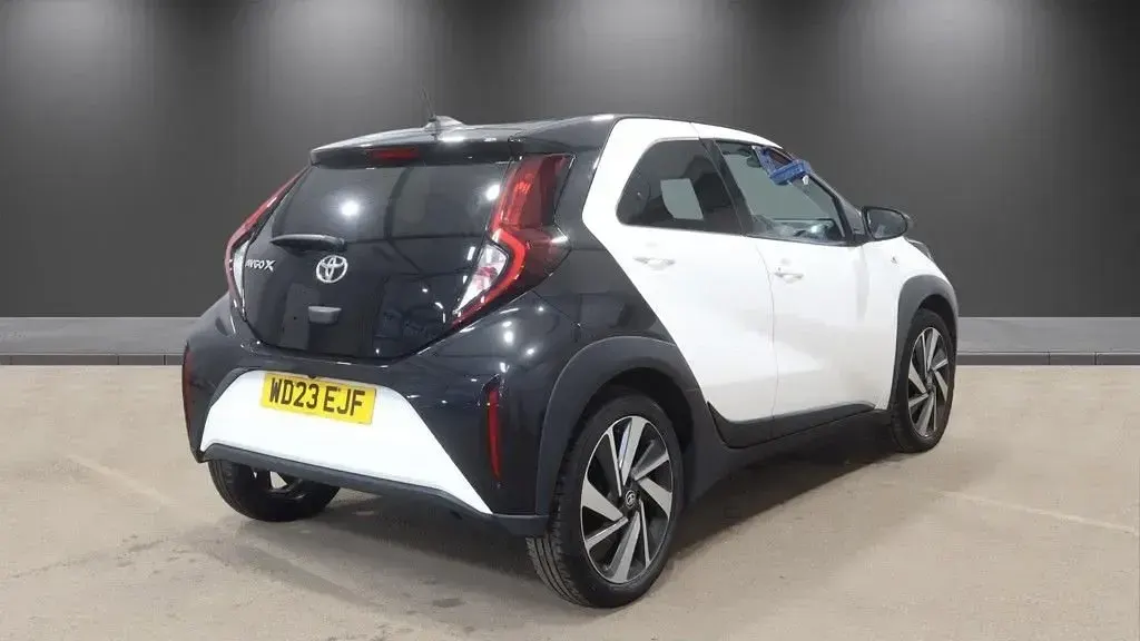 Used Toyota Aygo X 72 HP (52 kW) 2023 White SUV