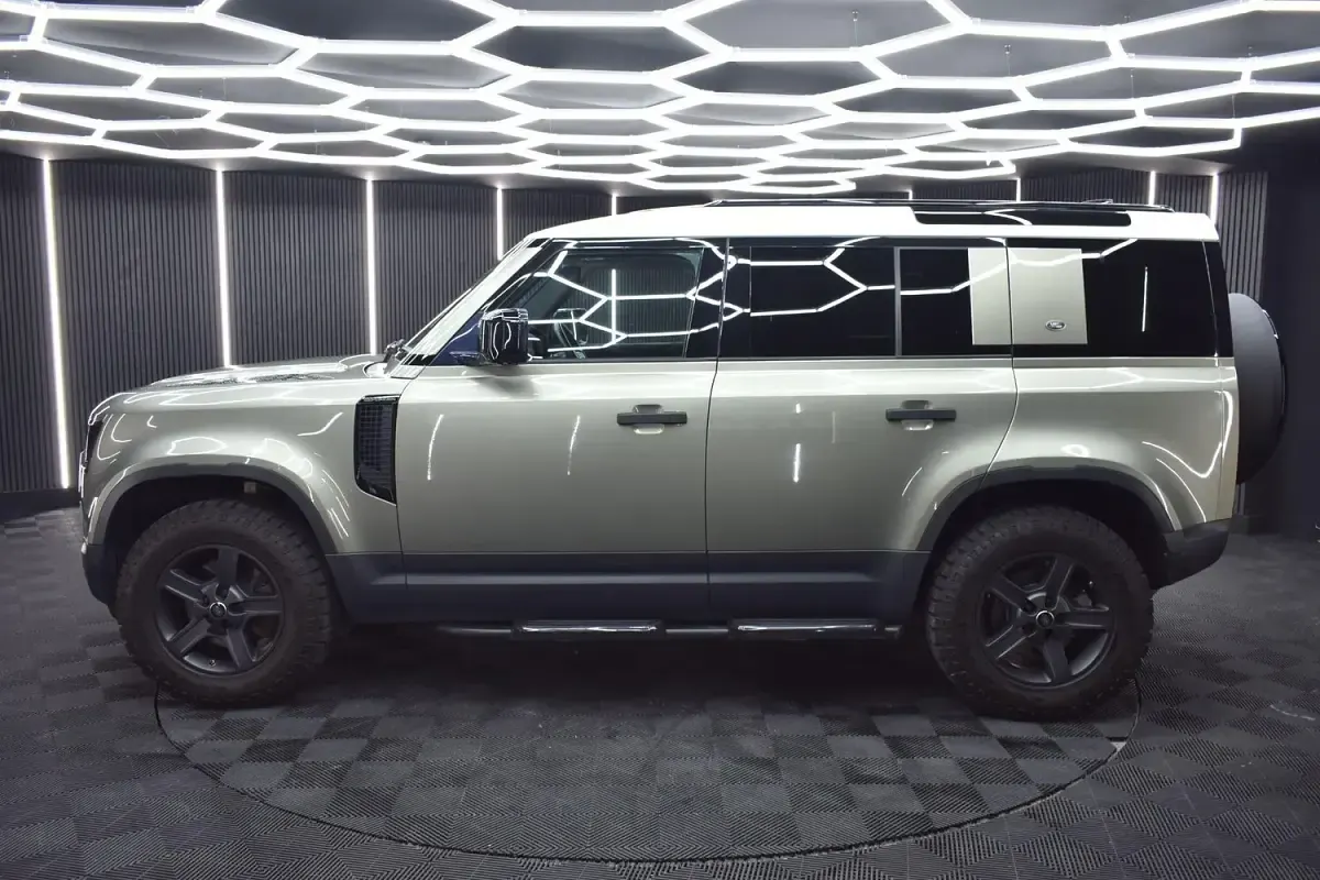 Used Land Rover Defender 200 HP (147 kW) 2020 Green SUV