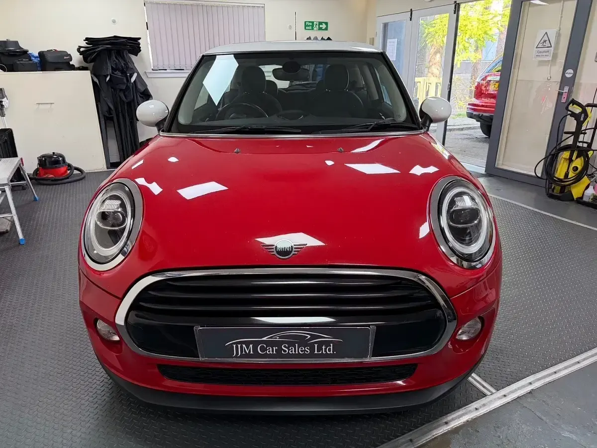 Używany Mini Cooper Hatch 2018 Czerwony Hatchback