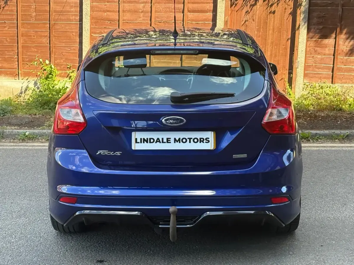 Used Ford Focus Zetec 125 HP (91 kW) 2014 Blue Hatchback