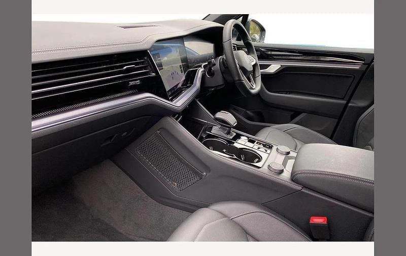 Used VW Touareg Black Edition 286 HP (210 kW) 2025 Black SUV