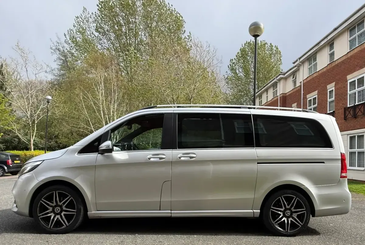 Begagnad Mercedes V250 AMG line 2018 Silver Minibuss