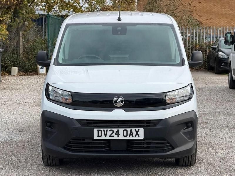 Used Vauxhall Combo S 100 HP (73 kW) 2024 White Van