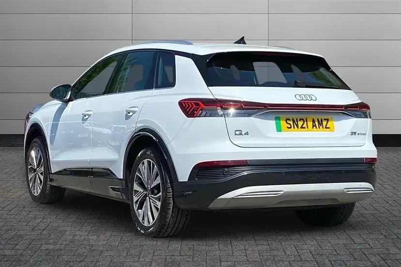 Used Audi Q4 e-tron Sport 125 kW (170 HP) 2021 White SUV