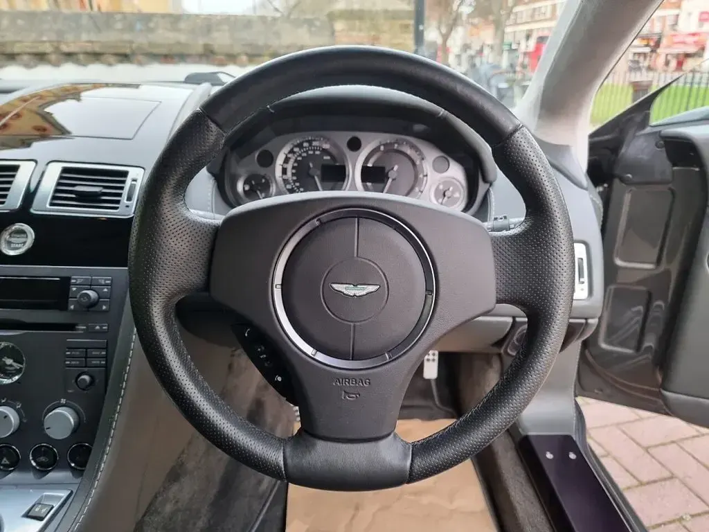 Used Aston Martin V8 Vantage 380 HP (279 kW) 2006 Silver Coupe