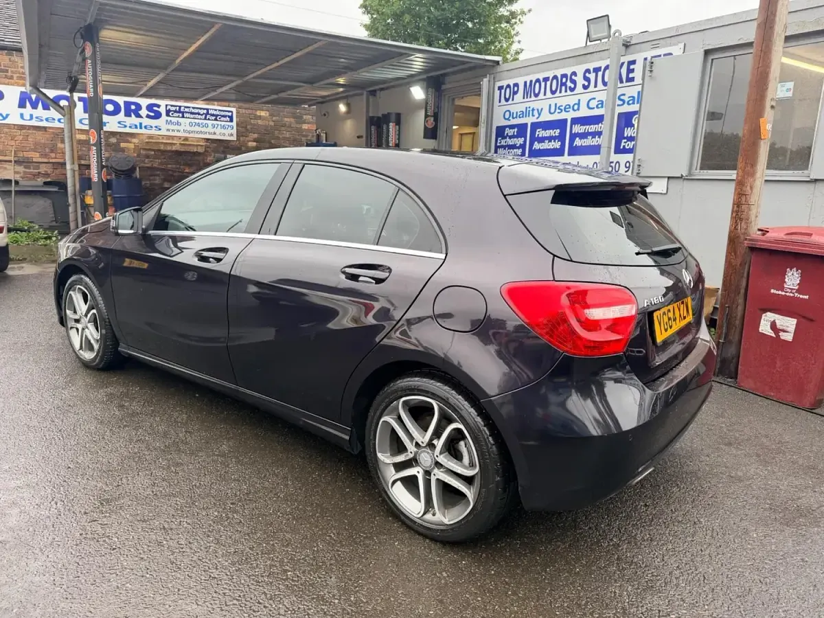 Used Mercedes A180 109 HP (80 kW) 2014 Mauve/purple Hatchback
