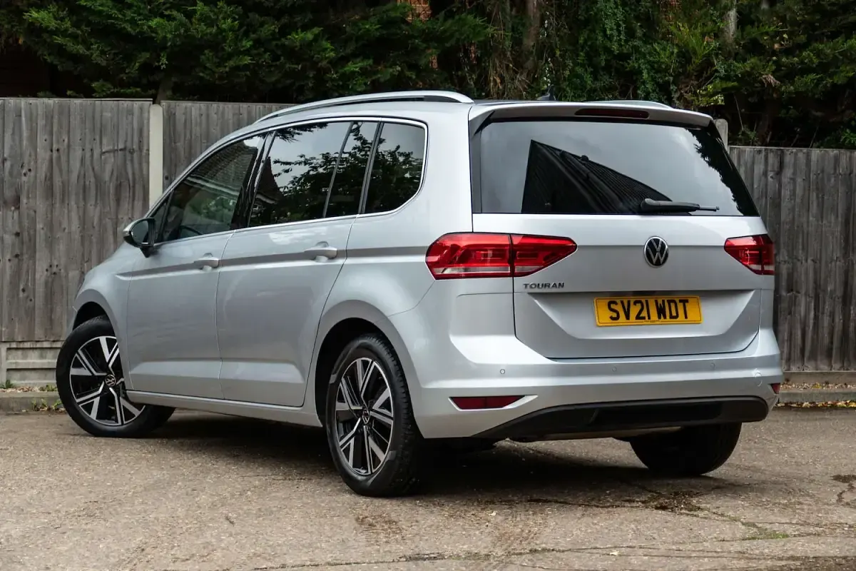 Used VW Touran SEL 150 HP (110 kW) 2021 Silver MPV