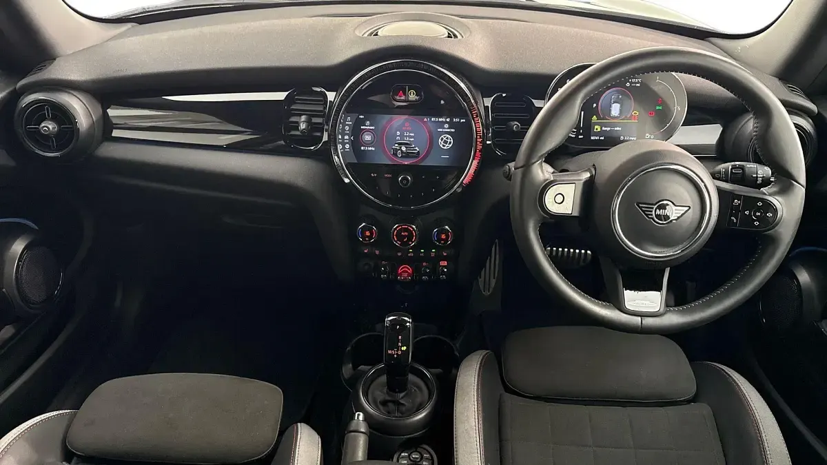 Used Mini Cooper Hatch 134 HP (98 kW) 2023 Green Hatchback