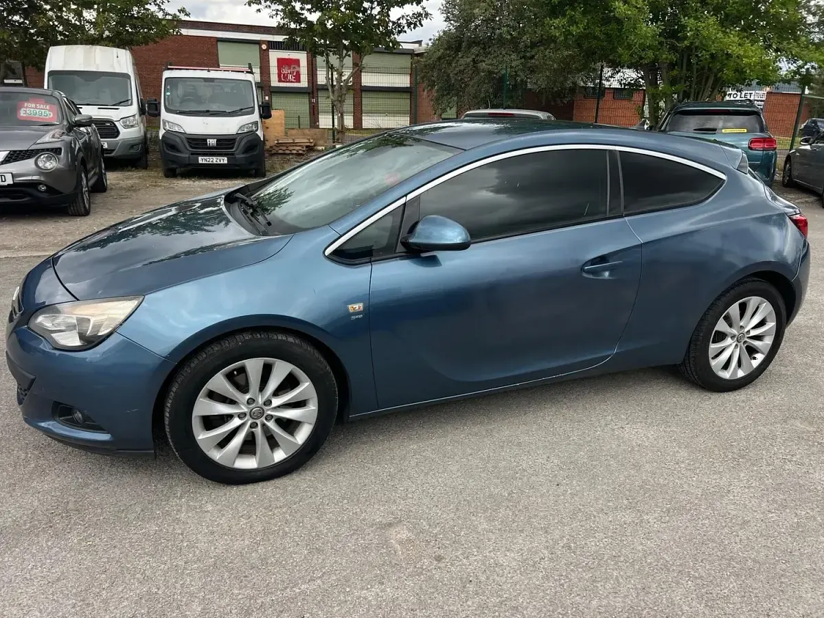 Used Vauxhall Astra GTC SRi 2013 Blue Hatchback