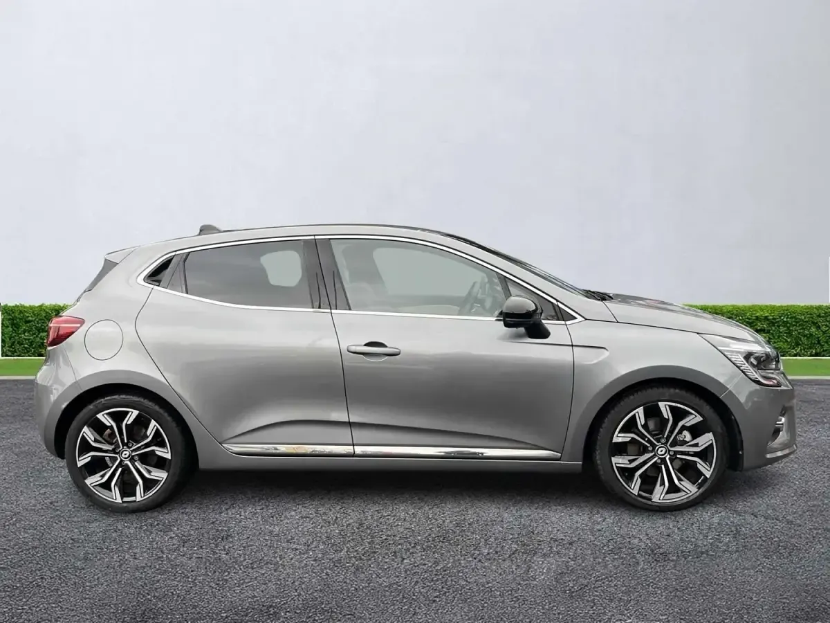 Usado Renault Clio V Techno 145 HP (106 kW) 2023 Cinzento Citadino