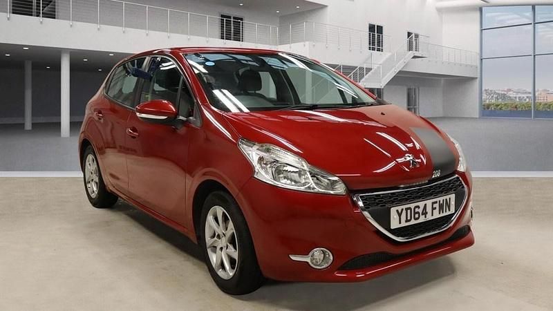 Used Peugeot 208 Active 68 HP (50 kW) 2014 Red Hatchback