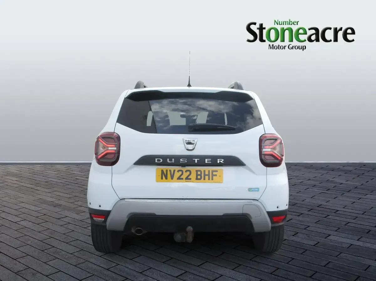 Used Dacia Duster Prestige 100 HP (73 kW) 2022 White SUV