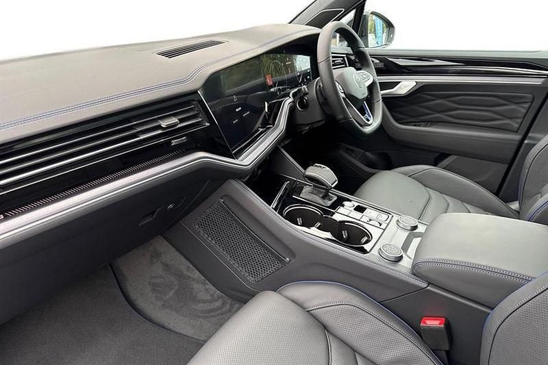 New VW Touareg R 462 HP (339 kW) 2025 Silicon grey SUV