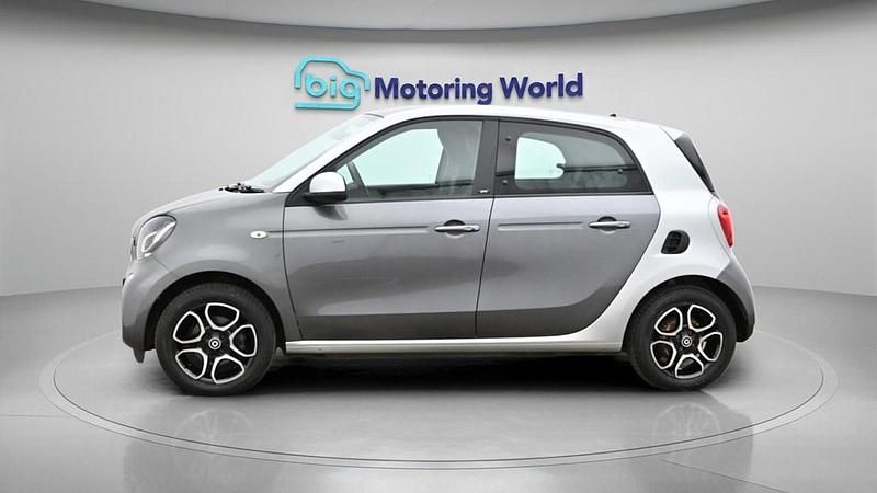 Used Smart ForFour Premium 71 HP (52 kW) 2019 Silver Hatchback