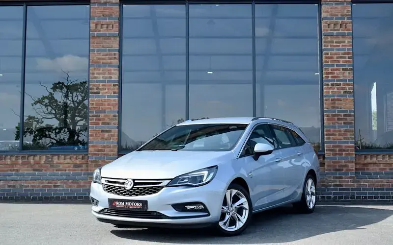 Used Vauxhall Astra SRi 150 HP (110 kW) 2019 Estate