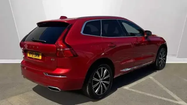 Used Volvo XC60 Inscription 250 HP (183 kW) 2021 Fusion red SUV