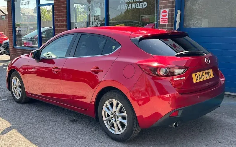 Usado Mazda 3 165 HP (121 kW) 2015 Vermelho Citadino