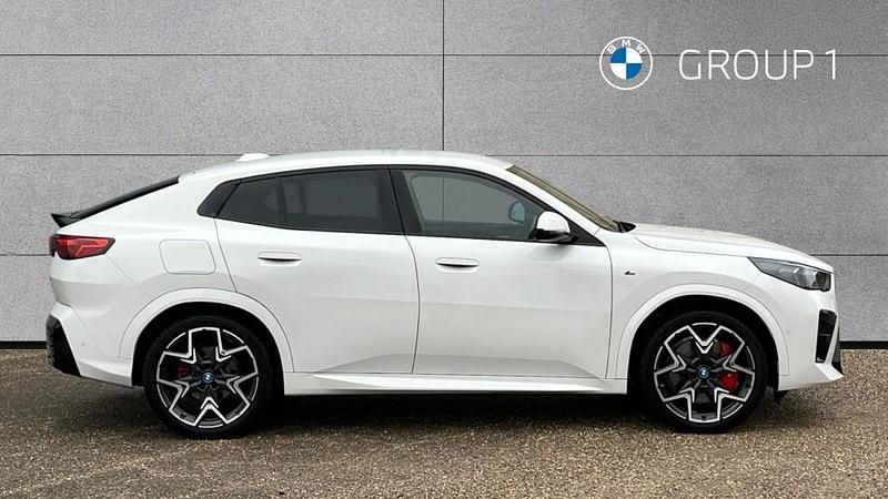 Begagnad BMW iX2 M Sport 230 kW (313 HK) 2024 Vit SUV