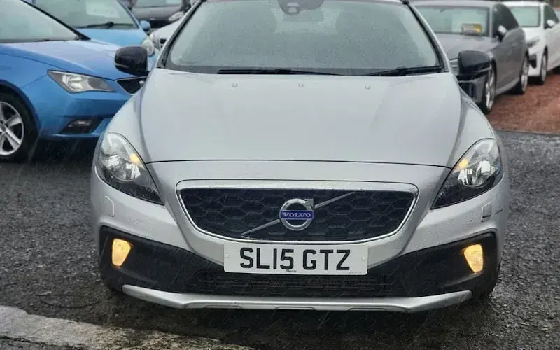 Used Volvo V40 SE 114 HP (83 kW) 2015 Silver Hatchback