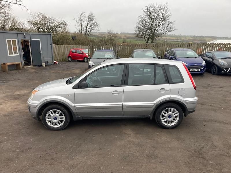 Used Ford Fusion Zetec 79 HP (58 kW) 2009 Silver Hatchback