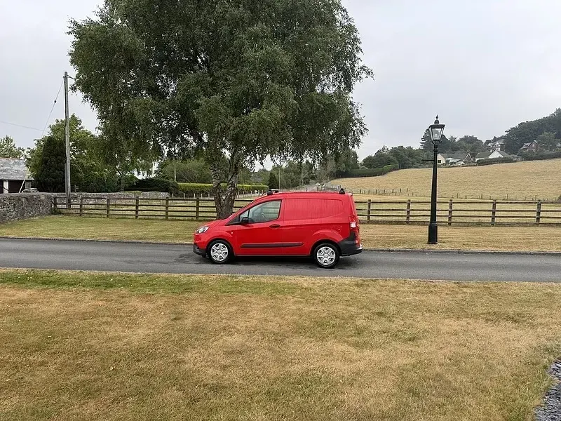 Used Ford Transit 75 HP (55 kW) 2021 Race red Van