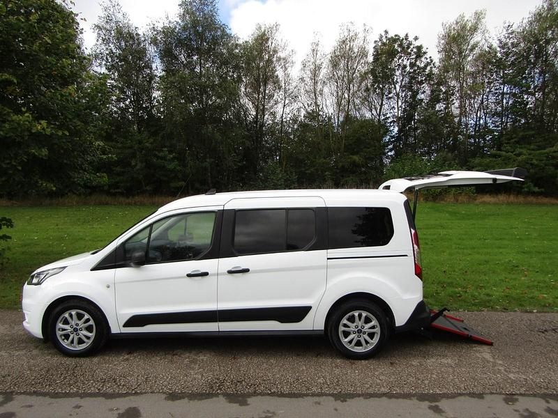 White Used 2021 Ford Grand Tourneo Connect Titanium MPV | £16,995 (A bit pricey) - Image 1/3
