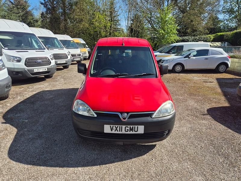 Używany Vauxhall Combo 75 KM (55 kW) 2011 Czerwony Minivan