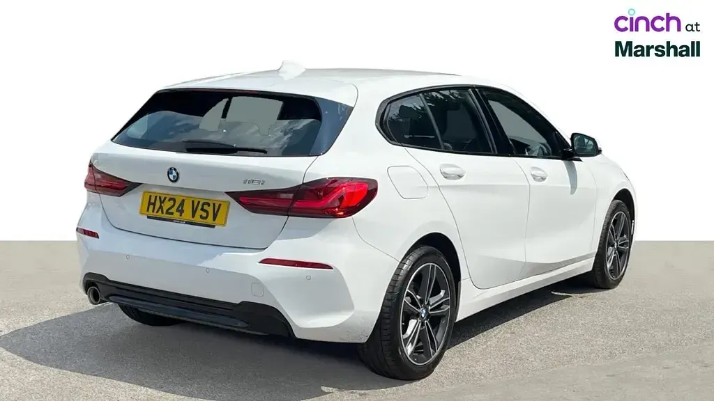 Used BMW 118 Sport Line 136 HP (100 kW) 2024 White Hatchback