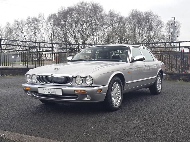 Used Jaguar XJ Classic 290 HP (213 kW) 2023 Silver Sedan
